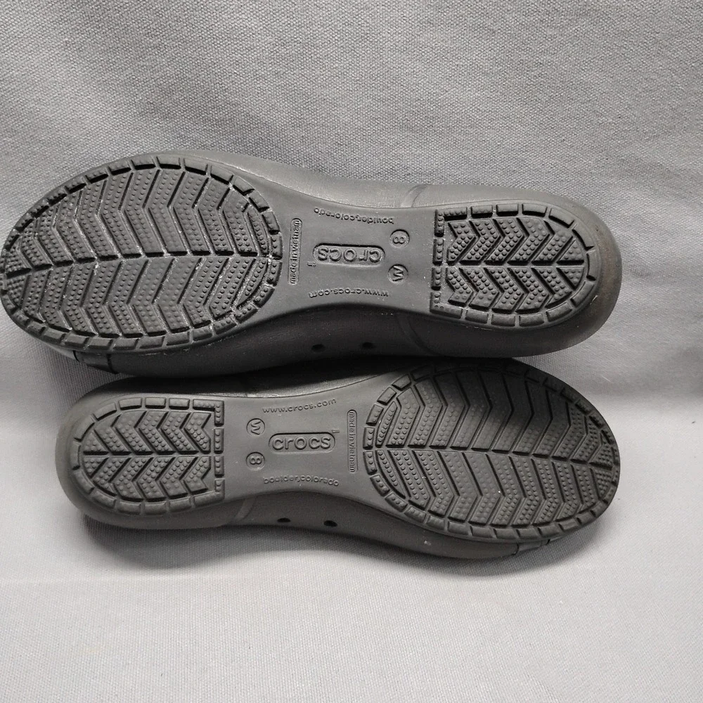 Crocs Womens 8 Cap Toe Flat Black Rubber Patent Cap Toe Slip On Shoes